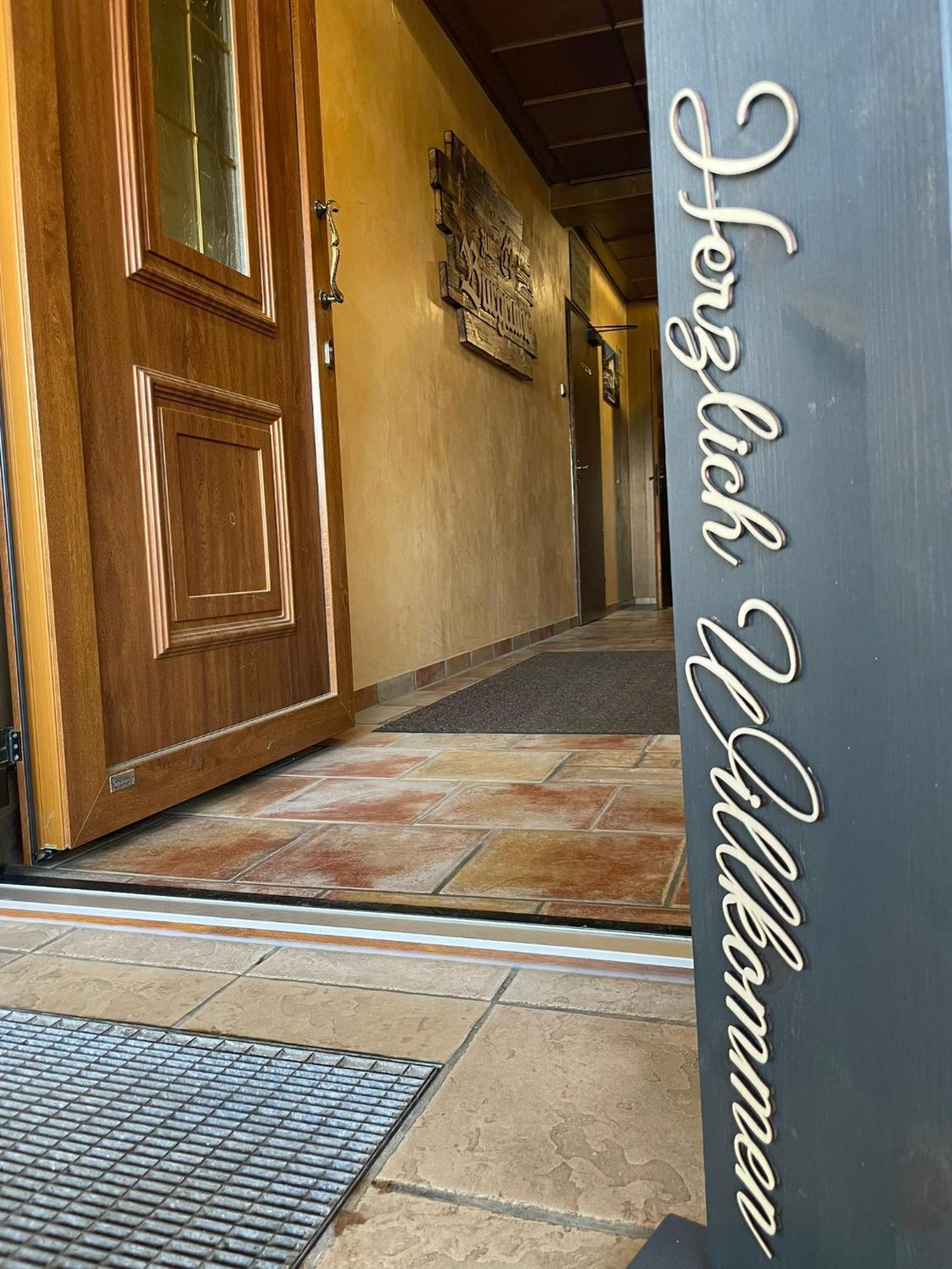 Gasthof Zur Burgruine Pottenstein Exterior foto